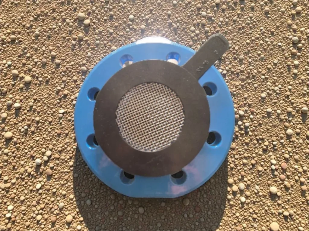 Vulcanized flange gasket with stainless strainer mesh mounted on a blue flange